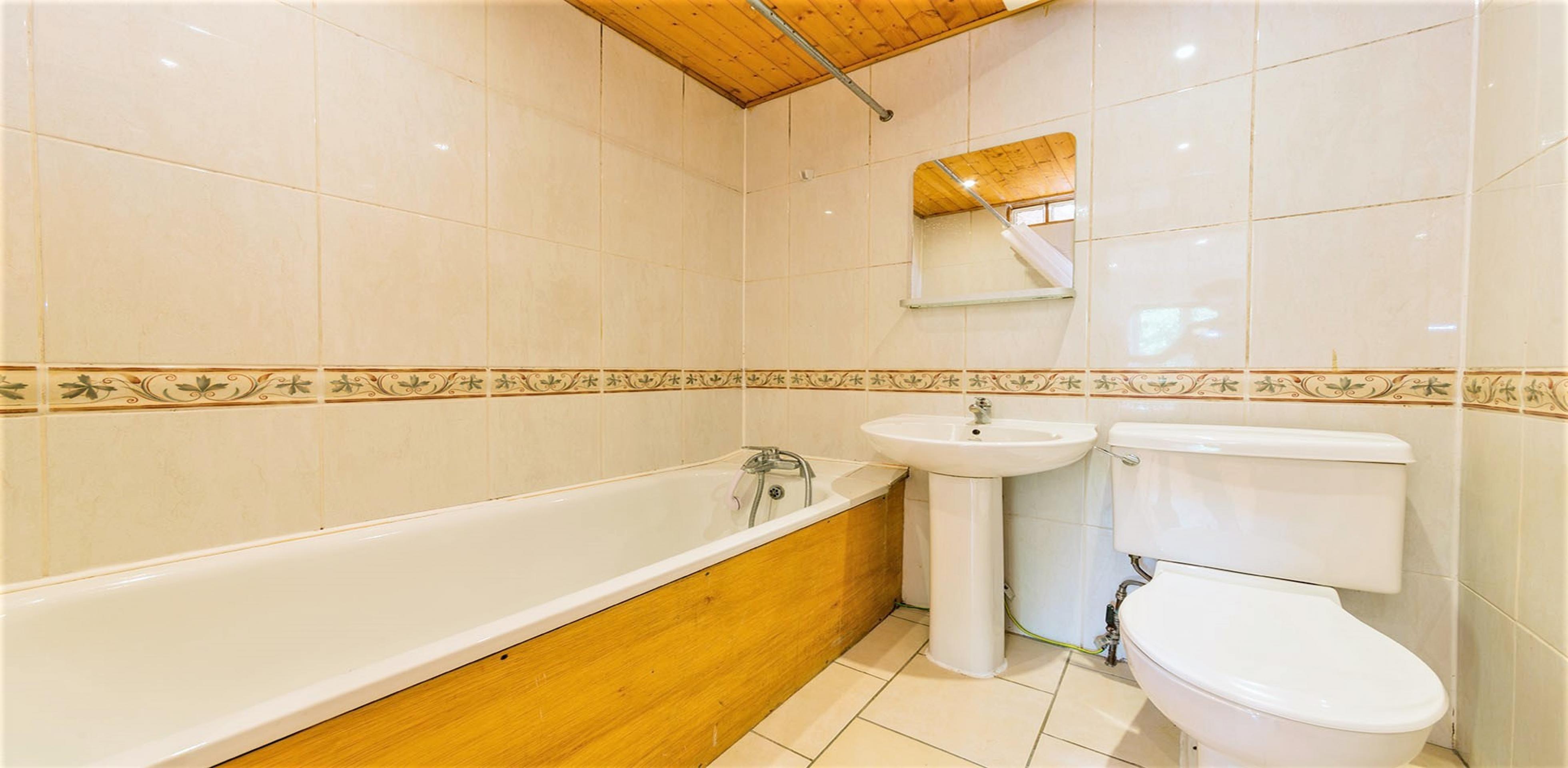 			COUNCIL TAX, GAS and WATER INCLUDED, Studio Apartment, 1 bath, 1 reception Studio			 Heathfield Park, WILLESDEN GREEN NW2
